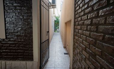 ALQUILER CASA DE 4 AMBIENTES CON JARDIN- LOMAS