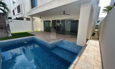 Casa sola en venta en Residencial Cumbres, Benito Juárez, Quintana Roo