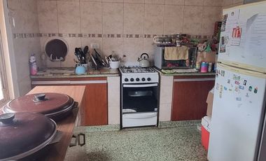 SE VENDE LOCAL Y CASA SOBRE AVDA. 520,