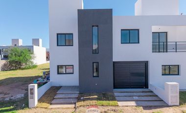 Venta duplex 3 dorm. Prados de Manantiales Cordoba
