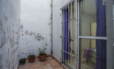 VENTA PH FRENTE PLANTA BAJA CON PATIO EN WILDE
