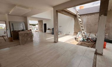 CASA EN VENTA EN LAGOS DE CANNING 4 AMBIENTES