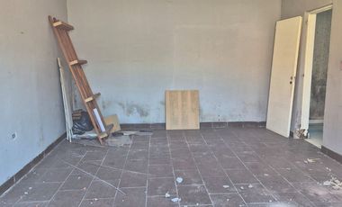 Venta casa a demoler, lote de 300 m2 Lanus  Oeste
