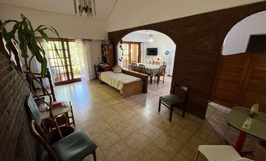 Venta Casa 5 amb coch y parque en Wilde - APTO CRE