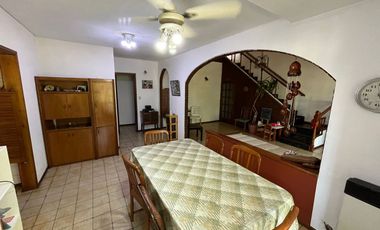 Venta Casa 5 amb coch y parque en Wilde - APTO CRE