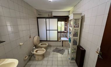 Venta Casa 5 amb coch y parque en Wilde - APTO CRE