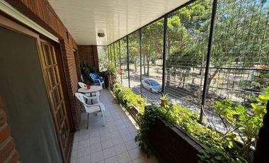 Venta Casa 5 amb coch y parque en Wilde - APTO CRE