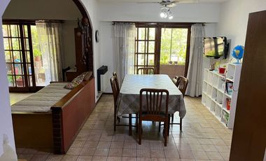 Venta Casa 5 amb coch y parque en Wilde - APTO CRE