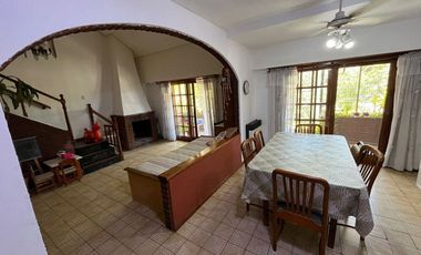 Venta Casa 5 amb coch y parque en Wilde - APTO CRE