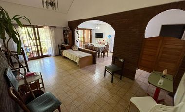 Venta Casa 5 amb coch y parque en Wilde - APTO CRE