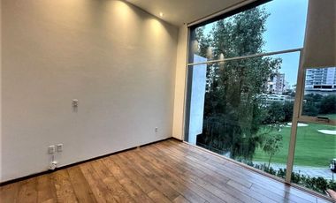 Casa en venta con colindancia al campo de golf en Bosque Real