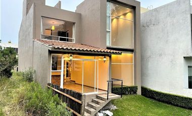 Casa en venta con colindancia al campo de golf en Bosque Real