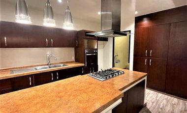 Casa en venta con colindancia al campo de golf en Bosque Real