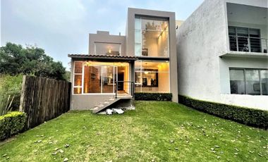 Casa en venta con colindancia al campo de golf en Bosque Real