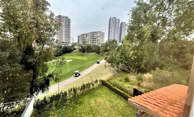 Casa en venta con colindancia al campo de golf en Bosque Real