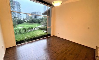 Casa en venta con colindancia al campo de golf en Bosque Real