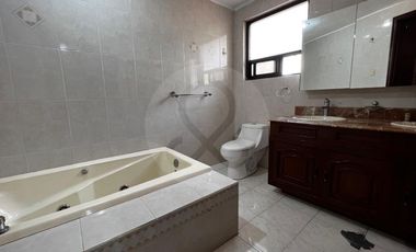 Casa en condominio en renta en Parques de la Herradura