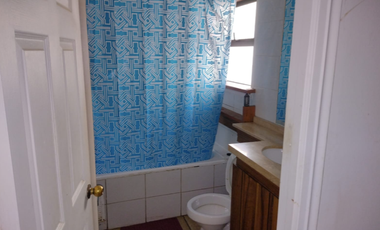 Vende casa en sector residencial de Concón