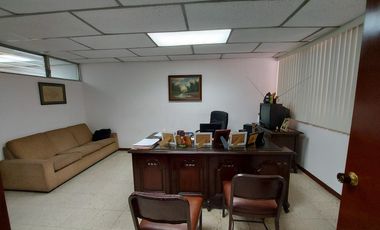 Venta de Local comercial y oficinas en centro de Guayaquil