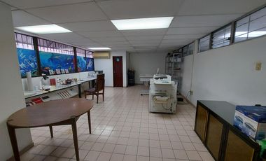 Venta de Local comercial y oficinas en centro de Guayaquil