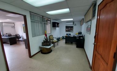 Venta de Local comercial y oficinas en centro de Guayaquil