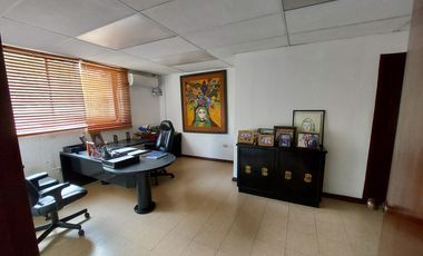 Venta de Local comercial y oficinas en centro de Guayaquil