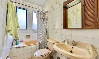 Casa con gran terreno / Colegio San Benito