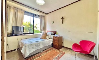 Casa con gran terreno / Colegio San Benito