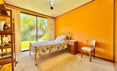 Casa con gran terreno / Colegio San Benito