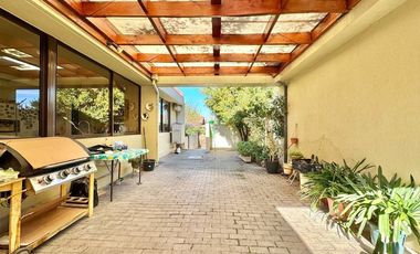 Casa con gran terreno / Colegio San Benito