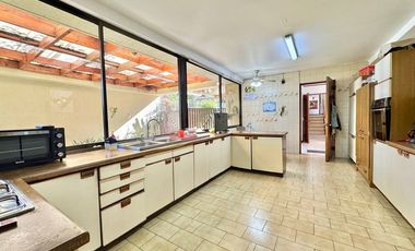 Casa con gran terreno / Colegio San Benito