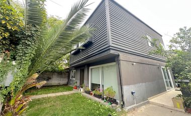 Preciosa casa remodelada 3 d 2b, más visitas.
