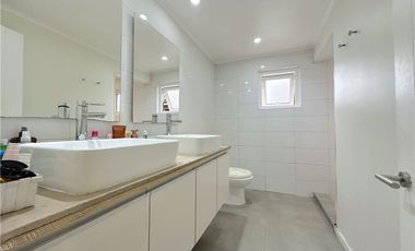 Preciosa casa remodelada 3 d 2b, más visitas.