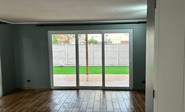 Casa en Arriendo en Avenida las rosas, cercano a avenida Miguel Ramírez