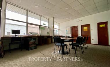 Oficinas y bodegas comerciales en importante avenida