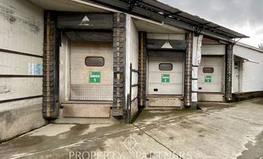 Oficinas y bodegas comerciales en importante avenida