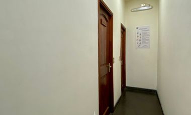 Oficinas y bodegas comerciales en importante avenida