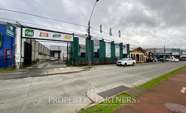 Oficinas y bodegas comerciales en importante avenida