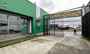Oficinas y bodegas comerciales en importante avenida