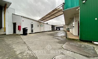 Oficinas y bodegas comerciales en importante avenida