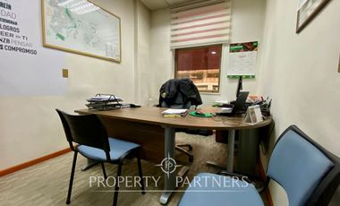Oficinas y bodegas comerciales en importante avenida