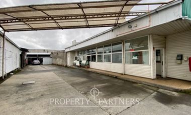 Oficinas y bodegas comerciales en importante avenida