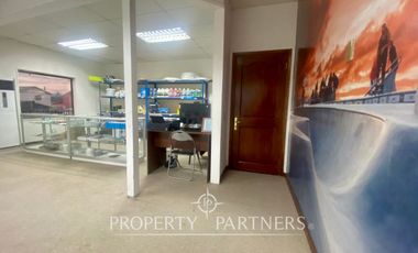 Acogedoras oficinas en Importante avenida