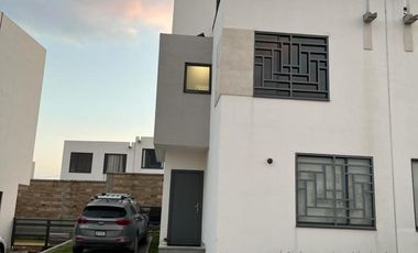 SE RENTA CASA EN VILLAS DEL CAMPO