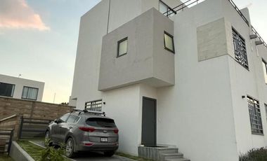 SE RENTA CASA EN VILLAS DEL CAMPO