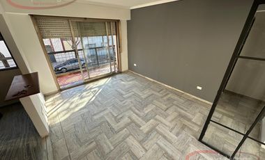 Piso unico de 3 amb con balcon, patio y tza