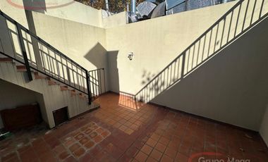 Piso unico de 3 amb con balcon, patio y tza