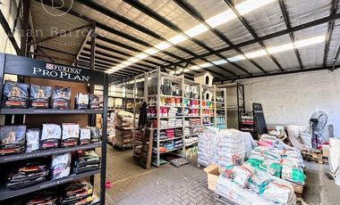 Local sobre gran lote en alquiler o venta.