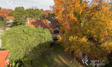 Casa en venta y alquiler en las Lomas de San Isidro con jardín y pileta