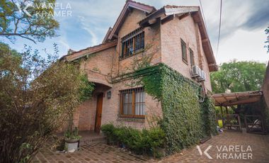 Casa en venta y alquiler en las Lomas de San Isidro con jardín y pileta